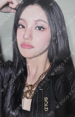 GOLD SPECIAL EDITION GOLD Ver. YEJI photocard image