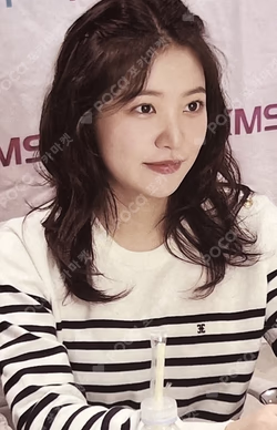 Red Velvet YERI photocard image