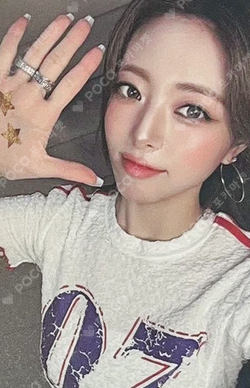 Pocamarket, ITZY YUNA GOLD SPECIAL EDITION GOLD Ver. K-pop Photocard