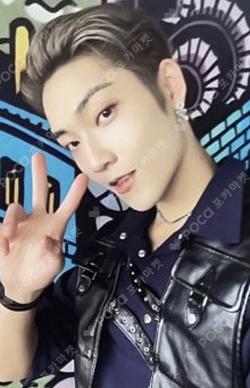 DICON ISSUE N°13 : THE BOYZ BOn voYage B-type KEVIN photocard image