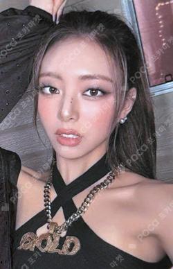 GOLD SPECIAL EDITION GOLD Ver. YUNA photocard image