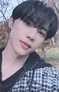 2022 THE BOYZ FAN CON：THE B-ROAD KIOSK A VER.