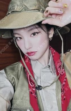 ITZY YEJI photocard image
