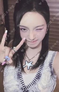 DRIP YG TAG ALBUM Ver. YG SELECT CHIQUITA photocard image