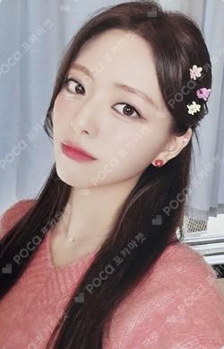 ITZY YUNA photocard image
