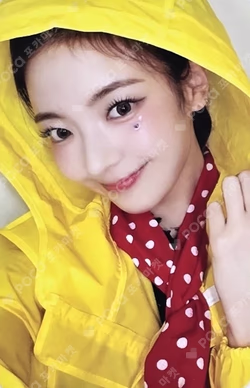 GOLD MAKESTAR LIA photocard image