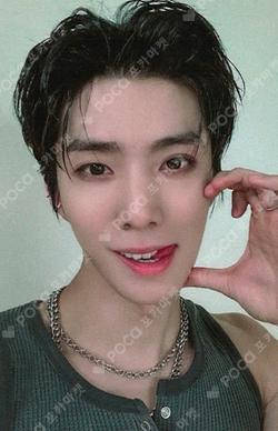 FANTASY EVERLINE LUCKY DRAW HWIYOUNG photocard image