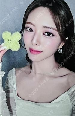ITZY YUNA photocard image
