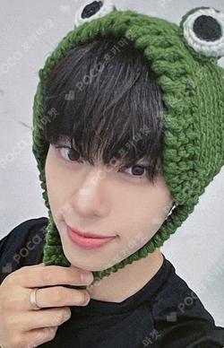 BORN LIKE THIS APPLEMUSIC LUCKY DRAW KIM DONG HYUN photocard image