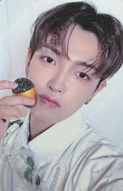 ATEEZ HONGJOONG photocard image