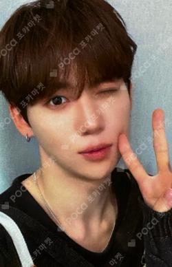 Weekend EVERLINE HWANGYUNSEONG photocard image