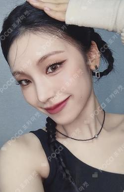 ITZY YEJI photocard image