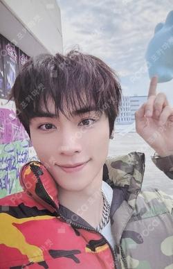 FREQUENCY SM STORE XIAOJUN photocard image