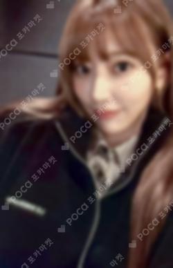 LE SSERAFIM POP UP STORE CRAZY IN TOKYO FLEECE JACKET SAKURA photocard image