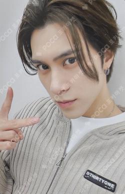 FREQUENCY DEAR MY MUSE LUCKY DRAW HENDERY photocard image