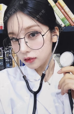 GOLD MAKESTAR YEJI photocard image