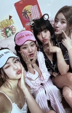 KISS OF LIFE 2025 Season's Greetings ALADIN