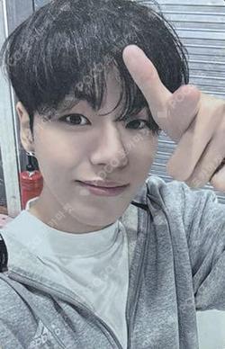 TREASURE 2025 SEASON’S GREETINGS TREASURE TRADING PHOTOCARD YOON JAE HYUK photocard image