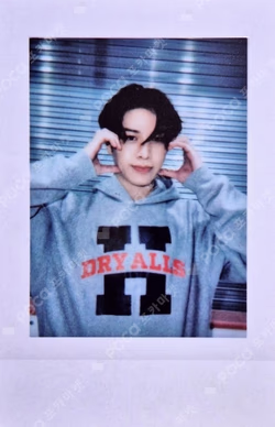 TREASURE 2025 SEASON’S GREETINGS SO JUNG HWAN photocard image