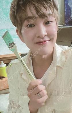 2025 SEASON'S GREETINGS ONEW photocard image