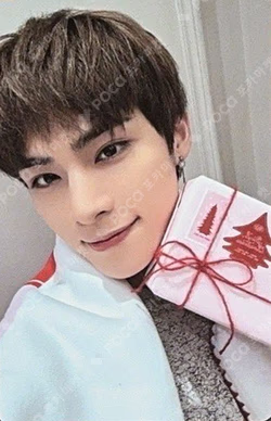 2024 PINK CHRISTMAS PHOTO CARD RANDOM PACK