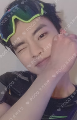 BE YOUR OWN KING KING CROWN KEYRING