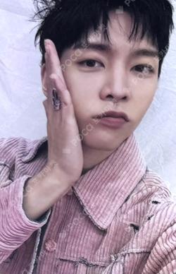 SMTOWN LIVE 2025 in SEOUL COACH JACKET SET JOHNNY photocard image