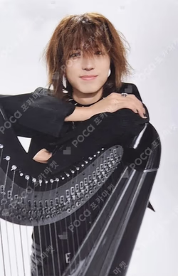 LIVE and FALL REWARD JunHan photocard image