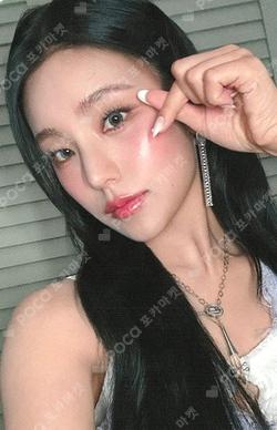 ITZY YEJI photocard image