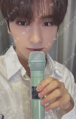 THE BOYZ 2ND WORLD TOUR : ZENERATION ACRYLIC MICROPHONE KEY RING