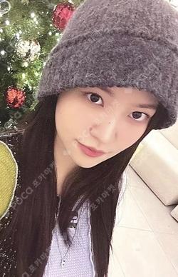 Red Velvet YERI photocard image