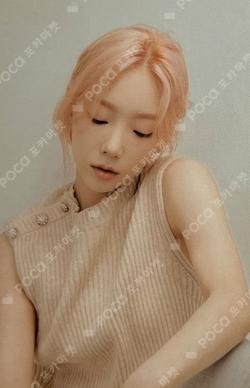2022 SEASON'S GREETINGS SYNNARA RECORD TAEYEON photocard image