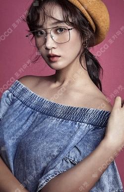 2020 SEASON'S GREETINGS HOTTRACKS YURI photocard image