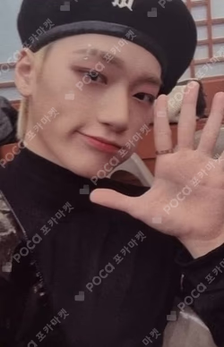 THE WORLD EP.1 : MOVEMENT EVERLINE SAN photocard image