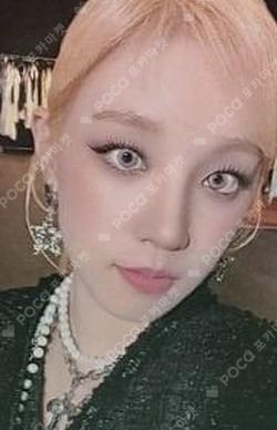 I love TOWER RECORDS YUQI photocard image