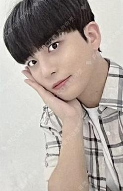 THE WORLD EP.2 : OUTLAW MINIRECORD LUCKY DRAW JONGHO photocard image