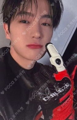 THE BOYZ FAN-CON THE B LAND HALF ZIP-UP HYUNJAE photocard image