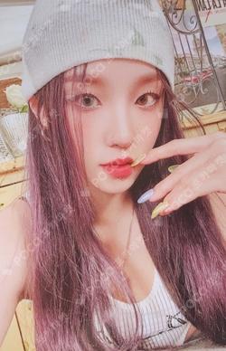 I feel PocaAlbum Ver. YUQI photocard image