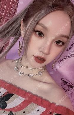 I feel PhotoBook Ver. YUQI photocard image