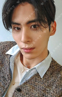 Pocamarket, SF9 YOO TAEYANG 2025 SEASON'S GREETINGS – The Genius