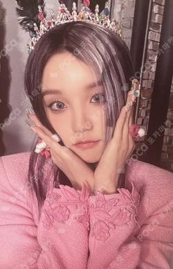 I feel Target Exclusive YUQI photocard image