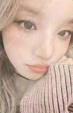 I feel YIZHIYU WINNER YUQI photocard image
