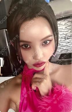 I feel YIZHIYU SOYEON photocard image