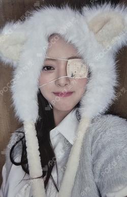 GOLD MAKESTAR YUNA photocard image