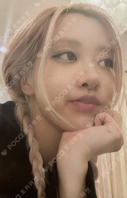 rosie YIZHIYU ROSE photocard image