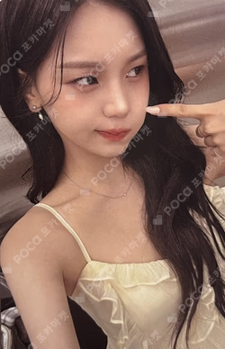 VIVIZ 2025 SEASON'S GREETINGS [VIVIZ MUSEUM] UMJI photocard image