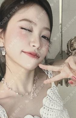 2025 SEASON'S GREETINGS PHOTO PACK YERI photocard image