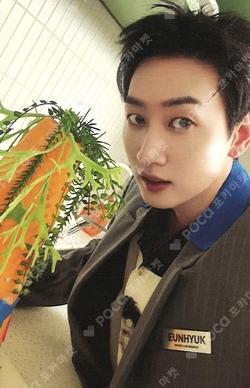 2025 SEASON'S GREETINGS EUNHYUK photocard image