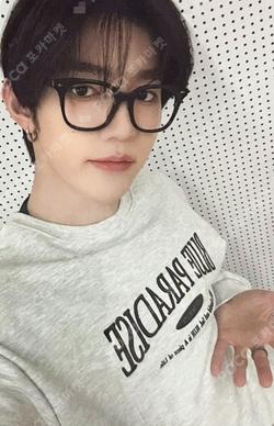 BLUE PARADISE POP-UP STORE SWEATSHIRT ZHANG HAO photocard image