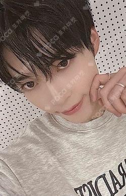 BLUE PARADISE POP-UP STORE SWEATSHIRT SUNG HANBIN photocard image